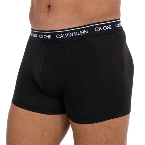 imagenes de hombres en boxer calvin klein